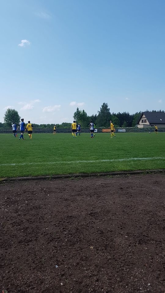 JUNIORZY PRZEGRYWAJĄ W BRZOZOWICACH!