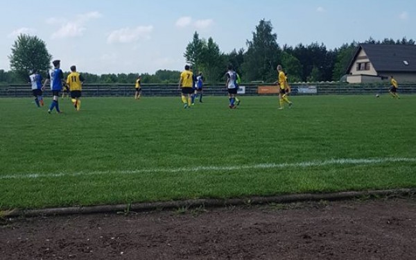 JUNIORZY PRZEGRYWAJĄ W BRZOZOWICACH!